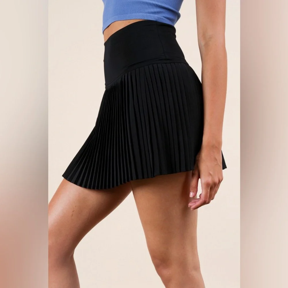 VERY J Pleated Activewear Skirt with Shorts Inside - Picture 3 of 4